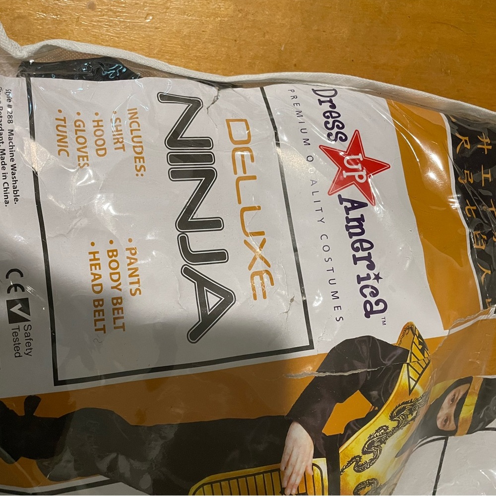 Mortal Kombat Scorpion costume Boys size Large 12-14